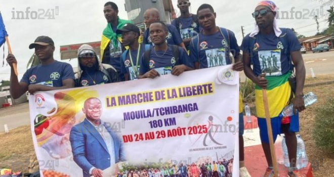 A pied, 9 gabonais bravent 180 km de route pour commémorer la fête de la Libération à Tchibanga