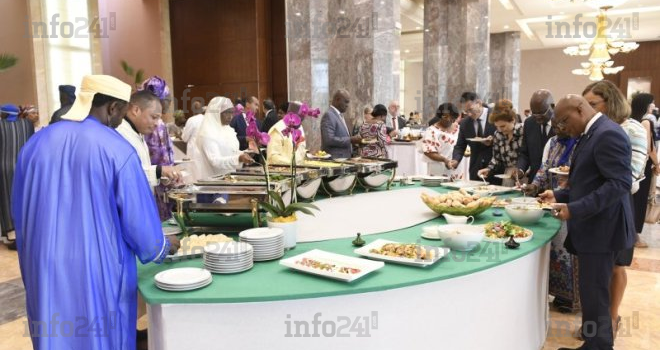 Ramadan&nbsp;: Ali Bongo partage un repas de fin de jeûne avec les musulmans du Gabon