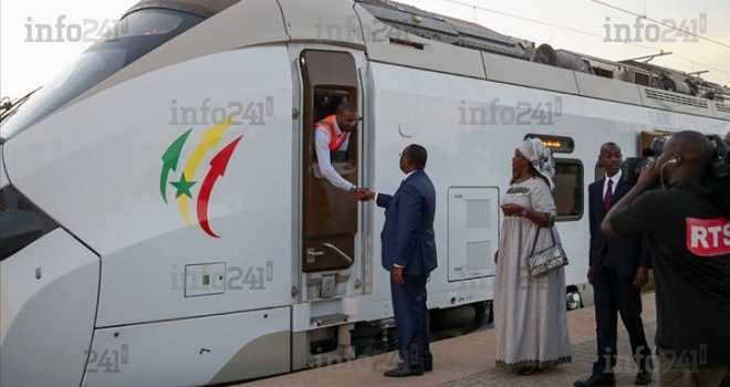 Sénégal&nbsp;: Macky Sall met en service le Train express régional de Dakar